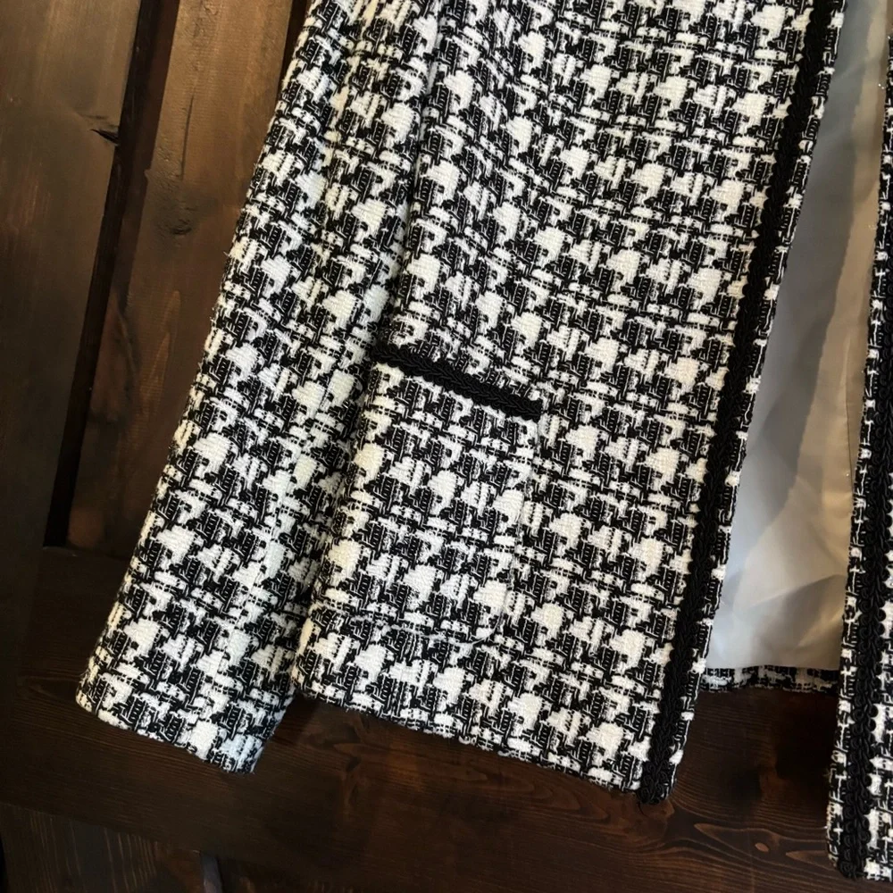 ❗️FINAL Tahari ASL Luxe Black and White Tweed Jacket Blazer with Floral Brooch 8 - Picture 4 of 6
